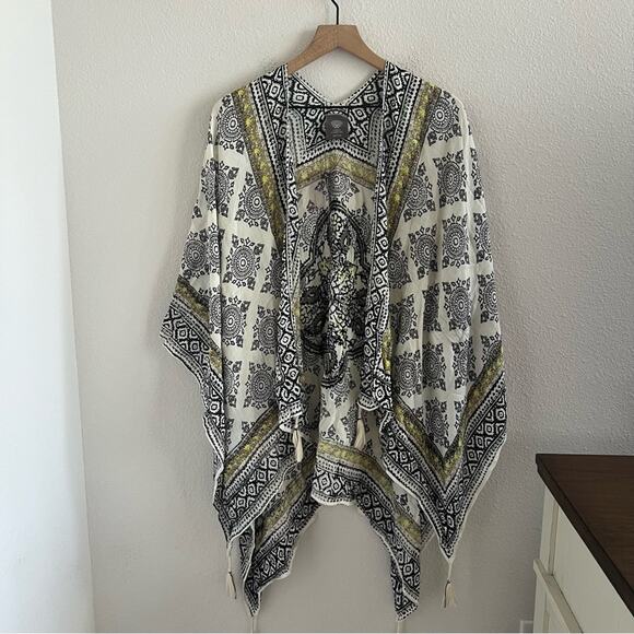 NWT Vince Camuto Topper Poncho Shaw Cover Up NO Arm Holes One Size - Picture 1 of 6
